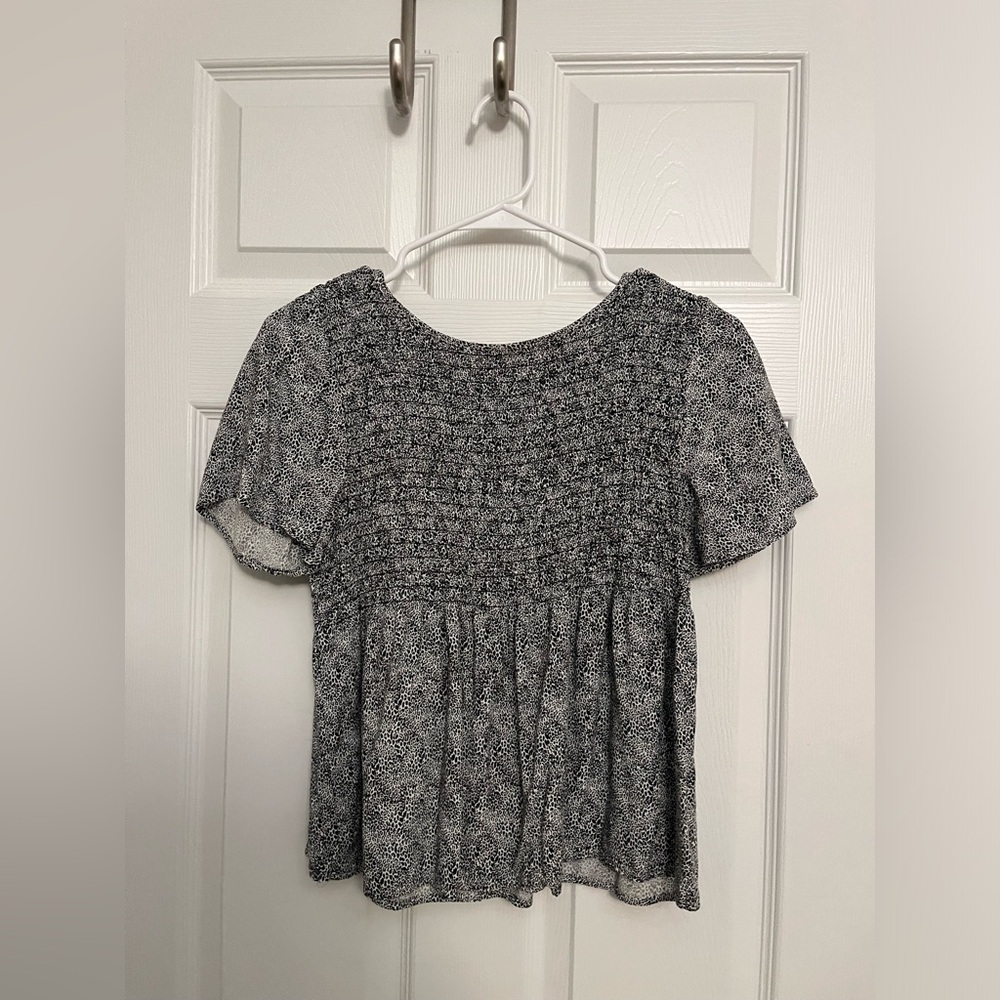 Black and White Printed Crop Flowy Top